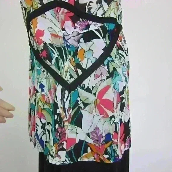 Sleeveless Top Medium Blouse Black Lace Neck & Multicolor Floral Print Flowy NEW - Picture 6 of 16